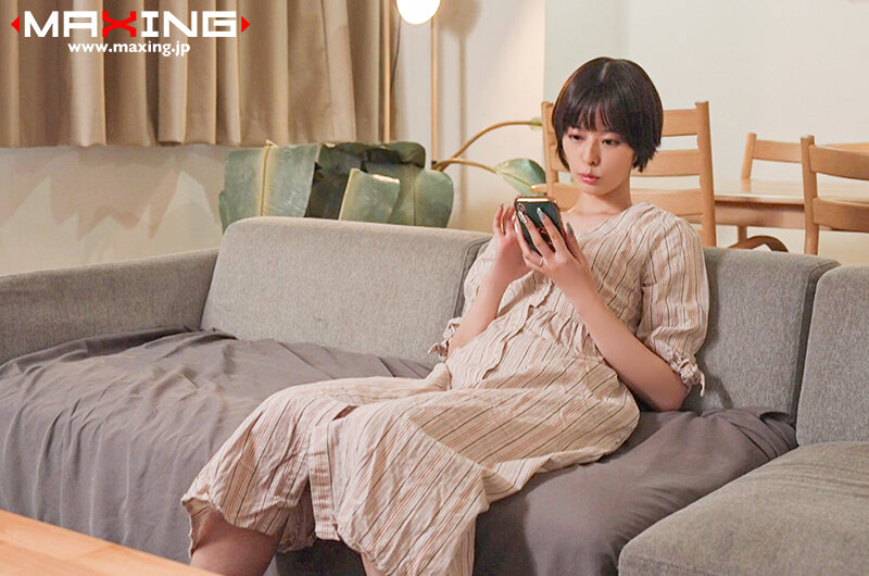 夫の部下に言い寄られ…自宅で裏切りのNTR 月乃ルナ月乃ルナ