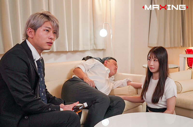 夫の部下に言い寄られ…自宅で裏切りのNTR 斉藤帆夏斉藤帆夏