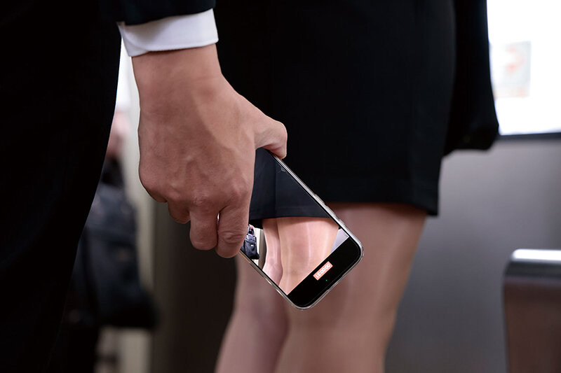 無茶肉はみ出しポチャ娘おデブちゃんパツパツスーツフェティッシュ 襲われる前提で電車に乗車している、本音はドMのポチャOL 星明日菜星明日菜