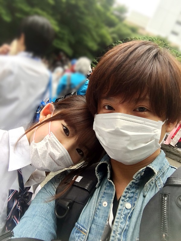 彼氏の目の前で彼女が