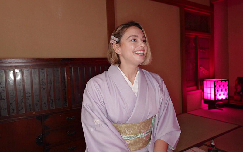 旅館女将は爆尻西欧人 泡々ぬるぬるお風呂のおもてなし ソフィア・杏・ハサウェイ（23歳） アイルランドとフランスのハーフ 元ルブ○ンの美脚モデル 元クレイジー○ースのダンサーでデカ尻シェイクな腰の動きで超絶！究極騎乗位ソフィア・杏・ハサウェイ