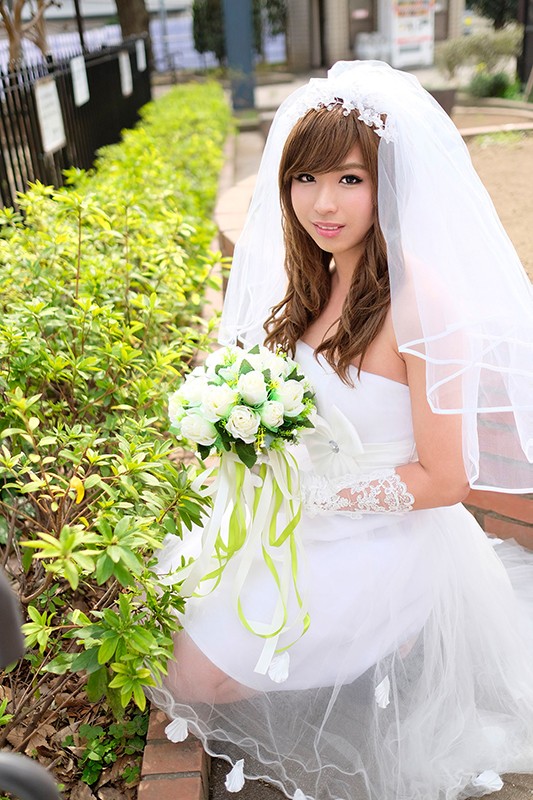 Be My Bride… ウェディングドレスに憧れ続けた美少年 女装子DEBUT 葵23歳