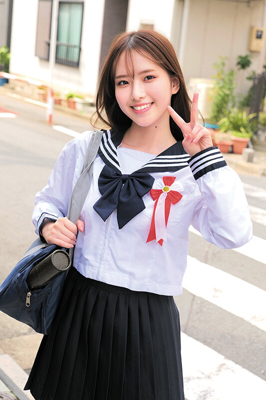 3分前まで女子○校生！～2025年～卒業式直後にガチナンパ！生まれて初めての素股体験！クリトリスがデカチンと擦れ合って我慢出来ずにヌルっと生挿入！そのまま人生初の生中だし！！