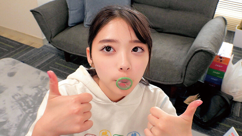 素敵な人妻が「童貞チ○ポにお口だけでコンドーム装着」に挑戦！ノーハンドで童貞デカチンを夢中で咥えたご無沙汰な奥様のオマ○コはいやらしいスケベ汁が溢れ出す！夫に内緒で筆おろしwwエロ優しい奥様はゴムを外して生中出し！