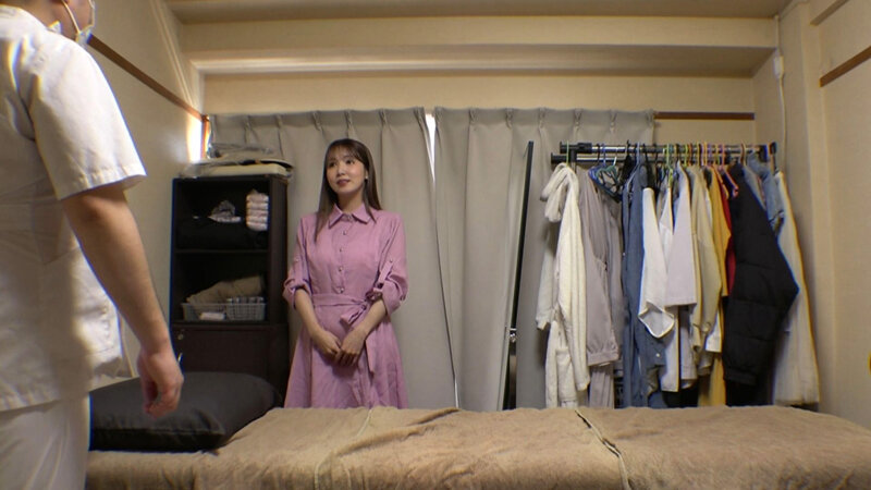 媚薬オイルマッサージ 痴●盗撮＆中出し素人娘VOL.67 超強力媚薬を配合したマッサージオイルを施術中に知らずに塗りこまれたオンナは、身体の火照りに驚き、チ〇ポを欲しがる自分に戸惑い、垂れ出したマン汁に恥ずかしがりながらも生ハメ中出しまで欲してしまう！友田彩也香・雅子りな・石川陽波