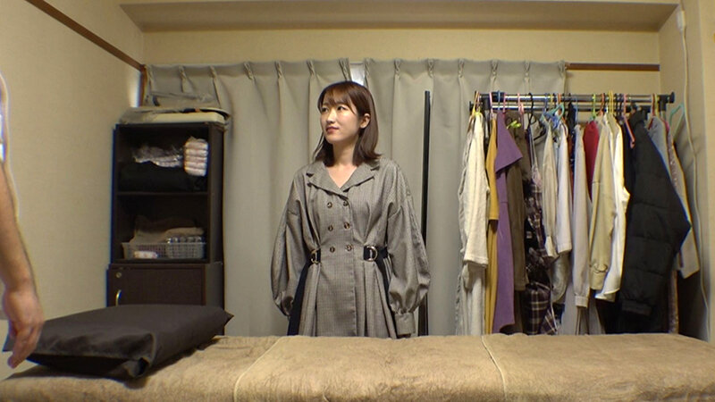 媚薬オイルマッサージ 痴●盗撮＆中出し素人娘VOL.68 超強力媚薬を配合したマッサージオイルを施術中に知らずに塗りこまれたオンナは、身体の火照りに驚き、チ〇ポを欲しがる自分に戸惑い、垂れ出したマン汁に恥ずかしがりながらも生ハメ中出しまで欲してしまう！斉藤月乃・葉月まゆ・皐月ゆら