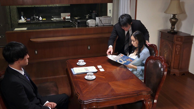 ライフプランナーと不倫契約した爆乳妻 塚田詩織塚田詩織