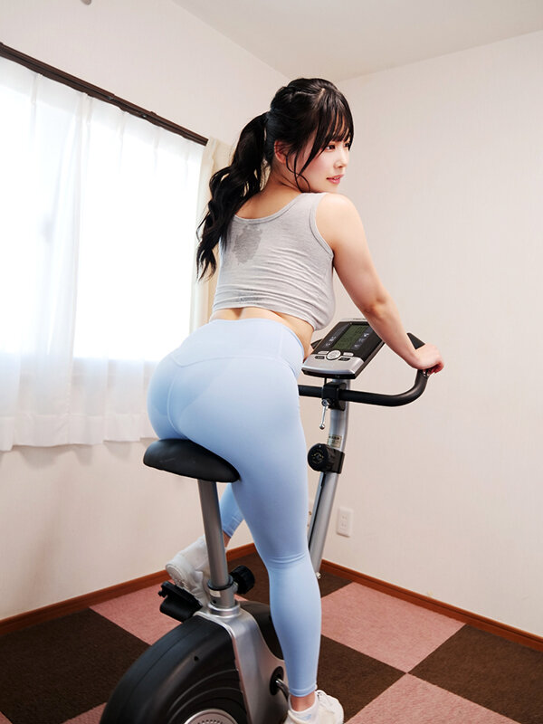 デカ尻ピタパン汗だくピストン騎乗位 エクササイズで汗まみれになったムレムレデカ尻に顔とち〇ぽを擦りつけたら気持ち良くなって…逢月ひまり・岬さくら