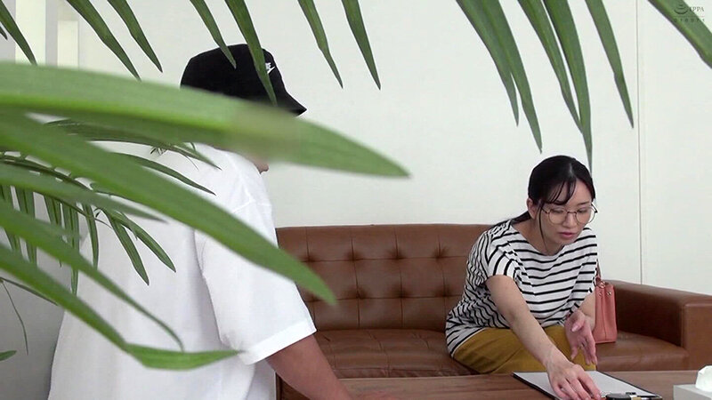 汚れた人妻 商店街で口説かれ騙されハメられた人妻