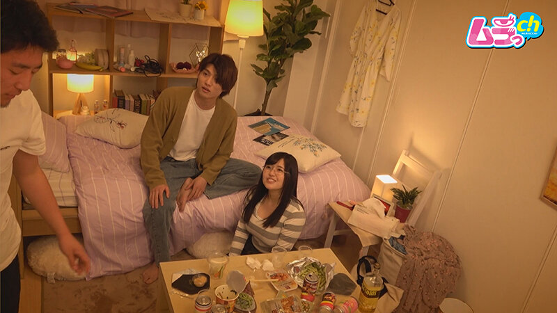 ニンゲン観察 さっきまで友達だったハズなのに勃起チ〇ポには抗えない！イケメンの長～い巨根に理性が壊れる地味っこ隠れ巨乳菊池まや