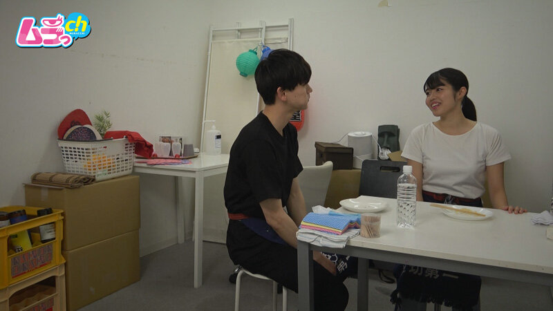 カップル部屋REC 最近ご無沙汰してた大好きな彼氏と休憩時間が被ったら…誰か来るかもしれないのにお股びしょ濡れにして我慢できずにバイト先でヤっちゃうむっつりスケベ女子大生八森わか菜