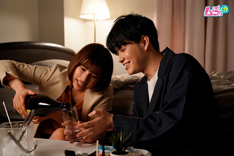 同僚の男女が女性向けAVに触発され摸倣するようにじっくり丁寧なねっとり愛撫に乱れた夜。若宮はずき