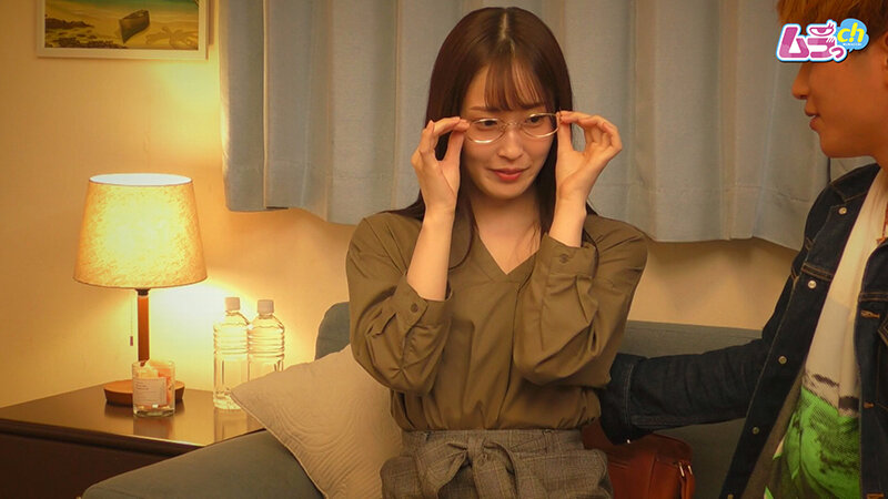 ホテル盗撮 マッチングアプリで知り合った地味清楚美女は、チ○ポでオナニーするド変態痴女天然美月（天然かのん）