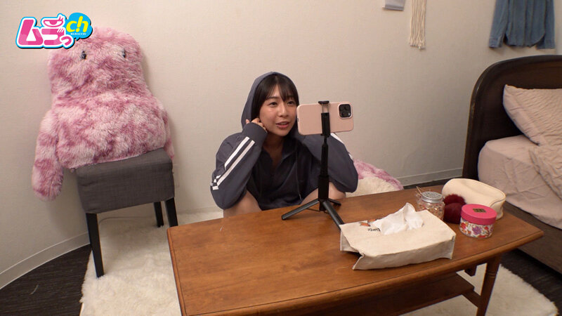 カップル部屋REC エッチなSNS配信してる女のコの裏側！カメラに映らないところで彼氏にイジられ本気イキ◆視聴者を欺きエスカレートするド変態カップル湊波流