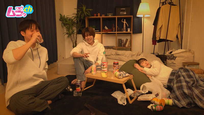 ニンゲン観察 サークル飲みで取り残された男女はもれなくハメちゃう！ヤリチンイケメンに迫られイカされまくる押しに弱い地味っこ女子大生春瀬ももな