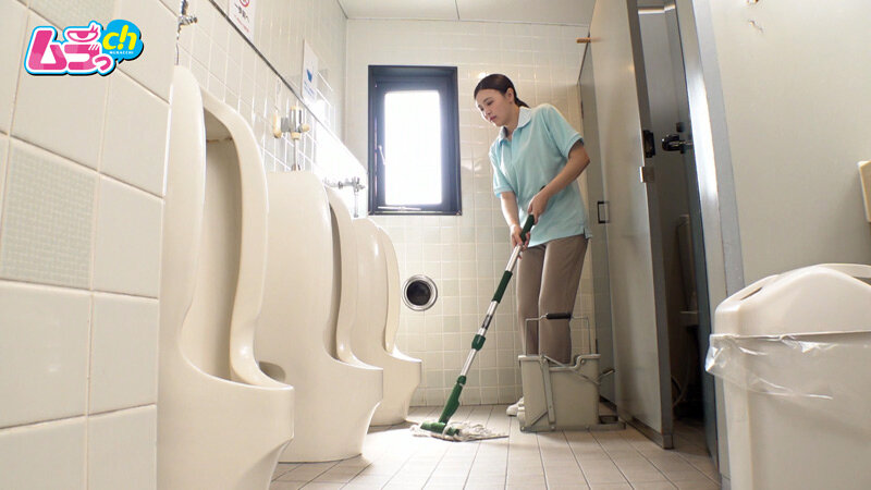 ニンゲン観察 「おしっこ舐めて綺麗にしましょうか？」働く男性のおち●ぽ掃除が生き甲斐の、トイレ清掃バイトのド変態お姉さん若林ゆりな