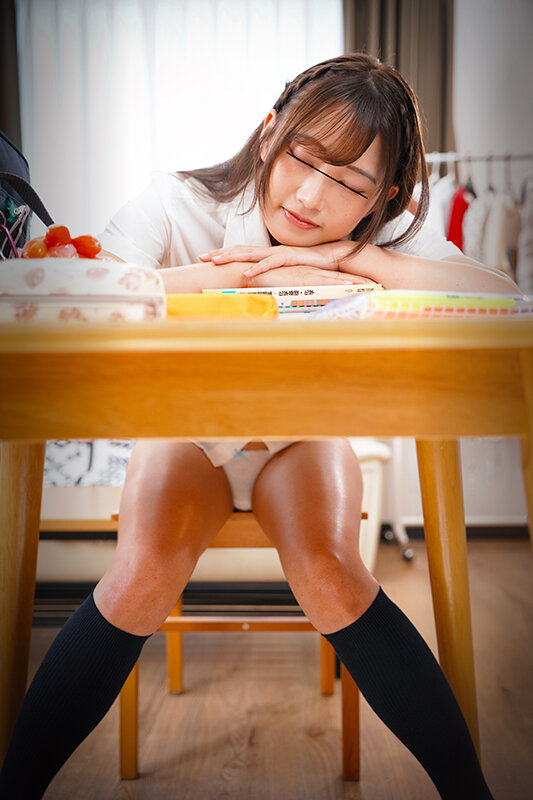 「ごめんなさい。」家庭教師をしていた教え子の大事な入試の直前に…勉強疲れでスイミンしている彼女をヤっちゃいました。