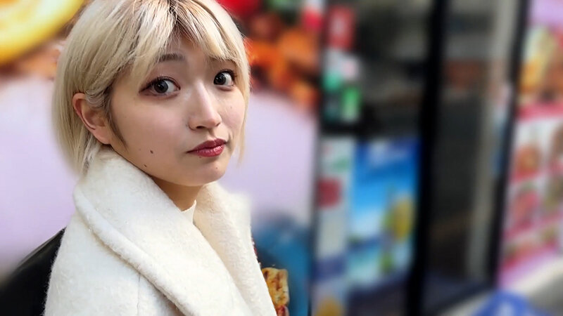 M男が街中で女性に声をかけてワキを舐めさせて貰う 美容部員 はるのちゃん