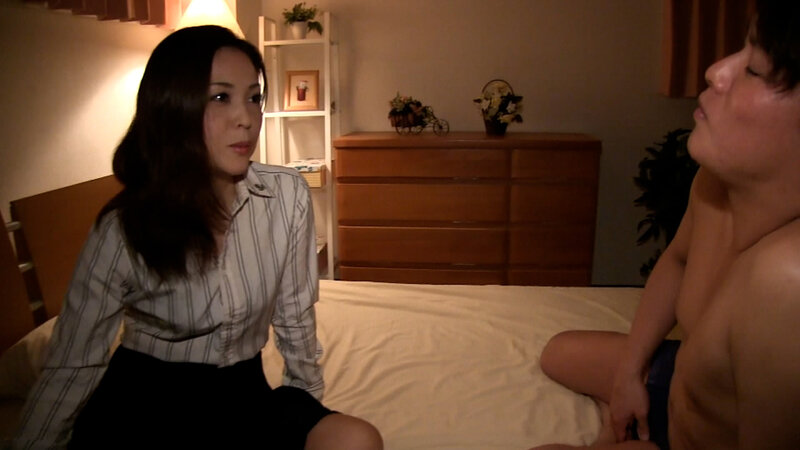 興味本位でAV出演を決意の美人熟女さん！キレイな肌を汗で光らせ妖しく淫靡に喘ぐ勃起SEX！