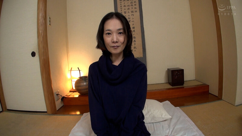 真面目そうな幸薄系美熟女さんが長年のセックスレスに耐えかねてAV出演！女性としての魅力をもう一度！しっとり淫靡に悶える熟女のSEX！