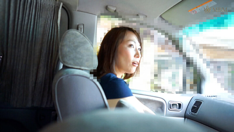 夫婦仲について聞きたいと綺麗な奥様にアドバイスを求め…ホテルの部屋で押さえられない感情が爆発！！押し倒しハメ撮り開始！奥様も欲求不満でイキまくる！！！