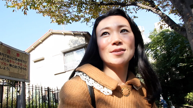 落ち着いた雰囲気の黒髪美熟女が性欲に溺れて乱れイキ！Eカップを揺らす淫乱SEX！