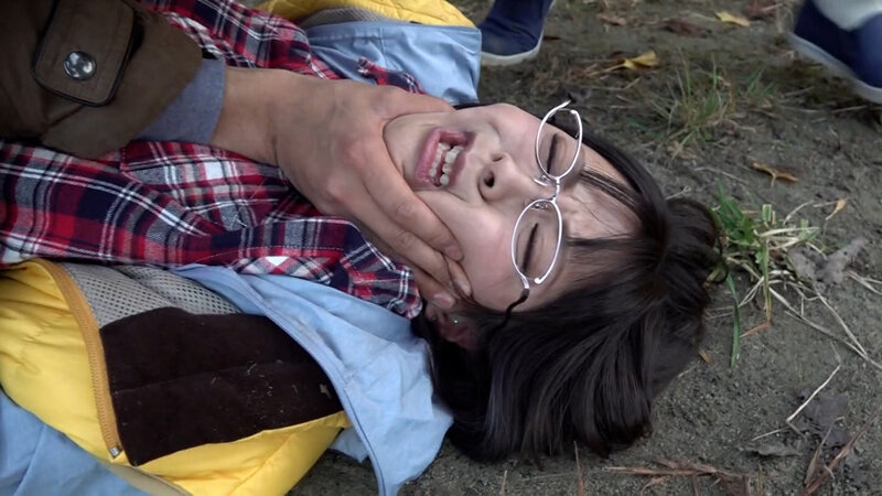 誰もいない山間のグラウンドで輩たちに組み敷かれ快楽に堕ちる美熟女！悲劇の孕ませSEX！