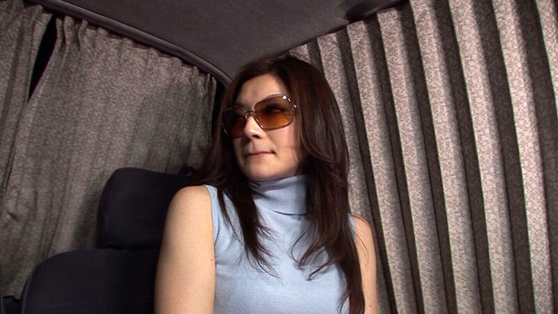 美人過ぎて絶対無理だろ！っと思ってナンパしたら釣れちゃいました！思う存分身体を堪能したら旦那に内緒の中出しフィニッシュ！