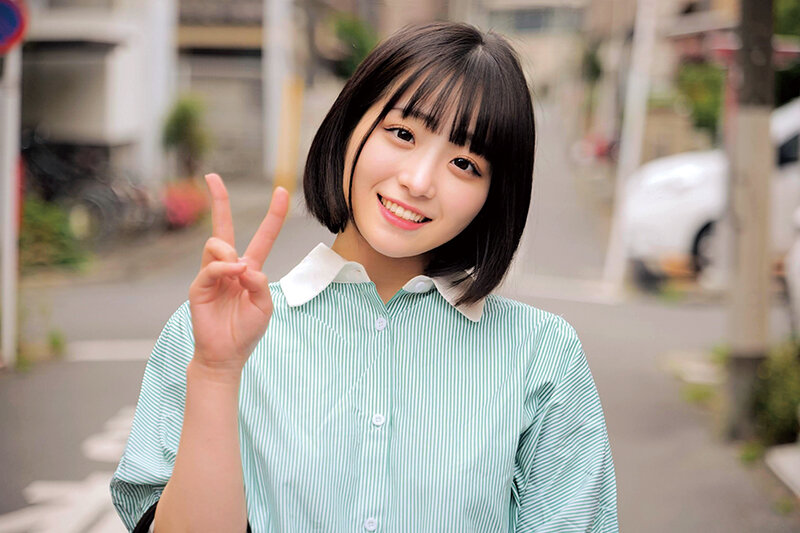 素人女子大生限定！パンティ素股でカチカチち●ぽがアソコに擦れて赤面発情！クロッチは恥ずかし汁まみれ！そのまま生で擦り合わせて、ヌルヌルワレメに結局つるんっと入って生中出し！！ウブなハニカミ娘編 みこ うみ