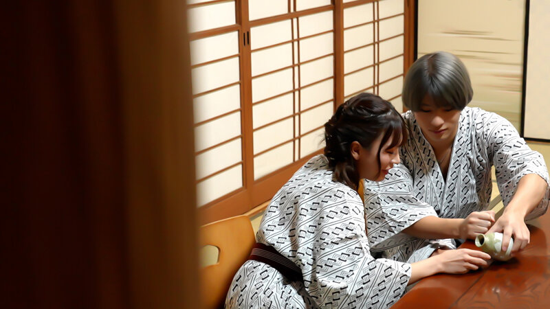 イチャラブしか勝たん！！職場に内緒で付き合ってる2人が今日だけはエロがっちゃう～混浴中出し温泉旅行～ 小那海あや小那海あや