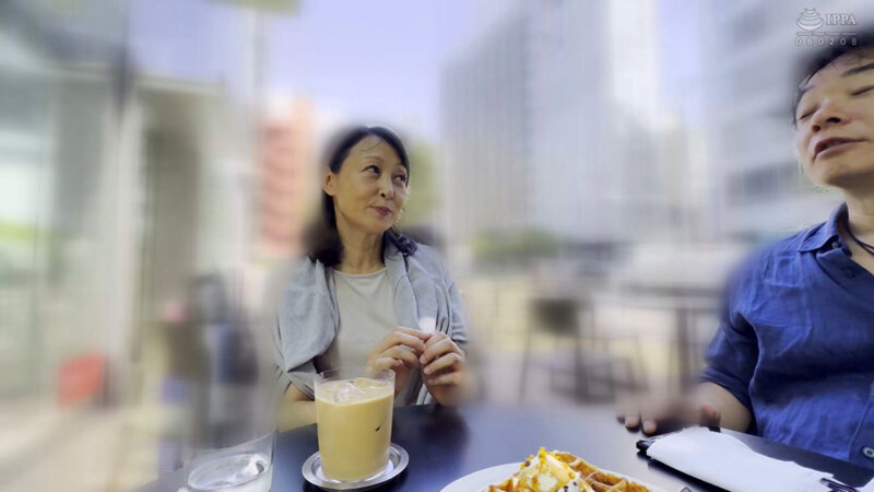 還暦バブルの奇跡 元ジュリアナ嬢の妖艶すぎる逆輸入ボディ ジム通いの美尻トレーニー 高倉梨奈高倉梨奈