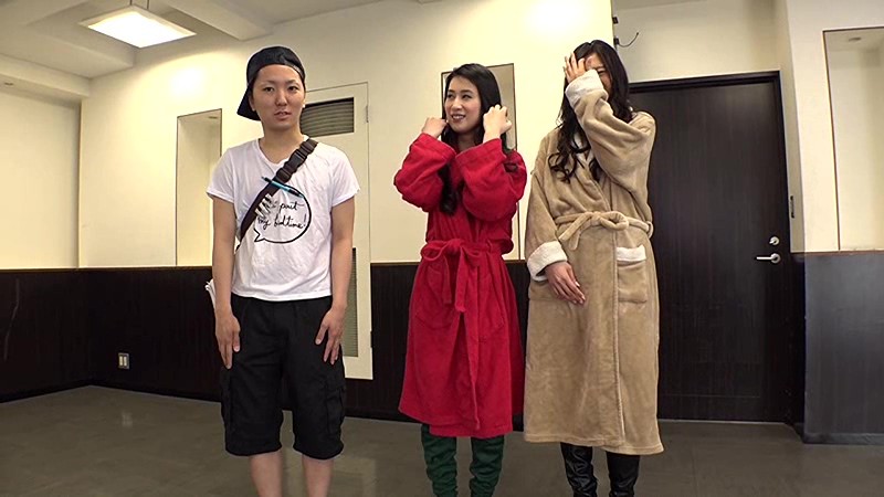 M男撮影の裏側 全裸金蹴り＆電気あんま ～練習台はスタッフで～若槻みづな・伊東真緒・和泉潤