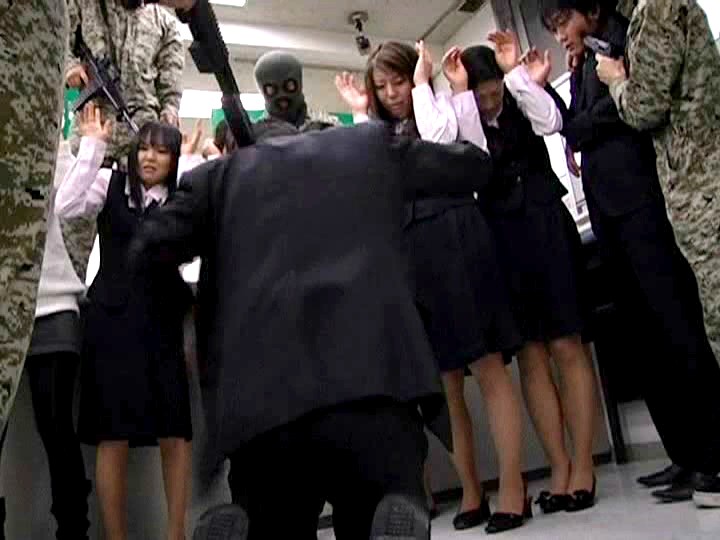 銀行強盗 女子行員籠城レ●プ事件 1