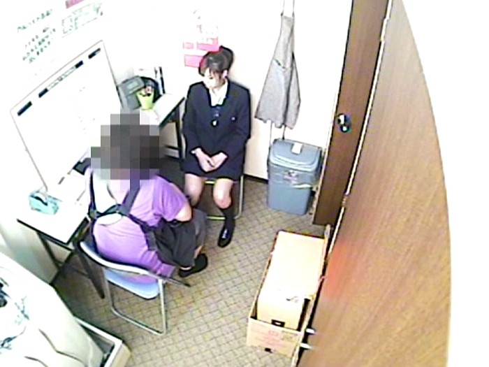 警備員に制裁レ●プされる万引き女子校生 隠し撮り