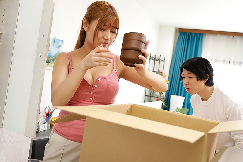 噂の引っ越し業者は爆乳でプリプリお尻のピタパンお姉さん 佐山由依佐山由依