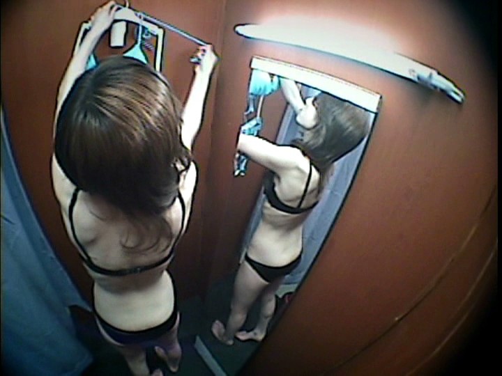 密室盗撮 女装痴● 水着試着室編吉沢友希・栗田優香・上原優