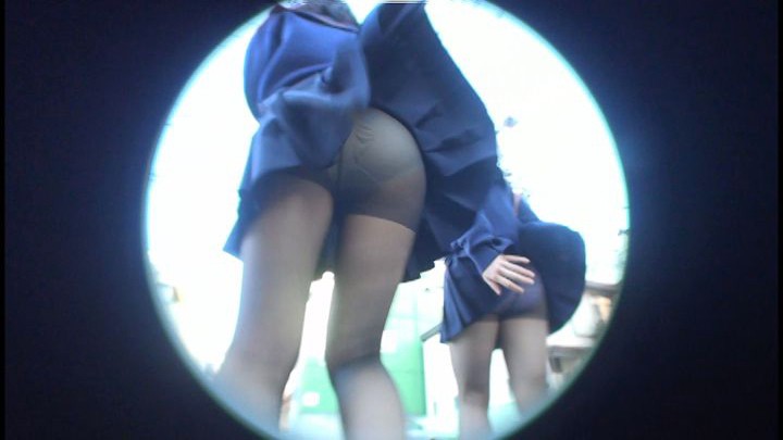 風よ！スカートへ！ 美少女のパンツを狙え！ Vol.2