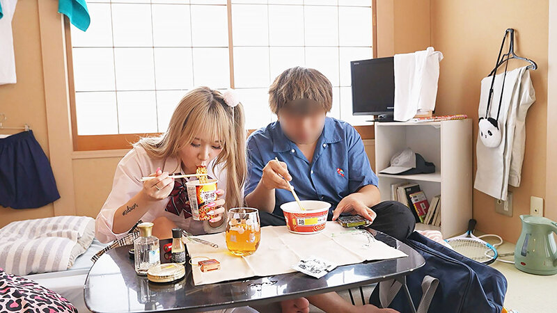 潮まみれギャル★汗だくびちゃびちゃ潮吹き中出しSEX！！彼氏のいいなりになって5P乱交も！？ （メスガキ33） 綾波れん綾波れん