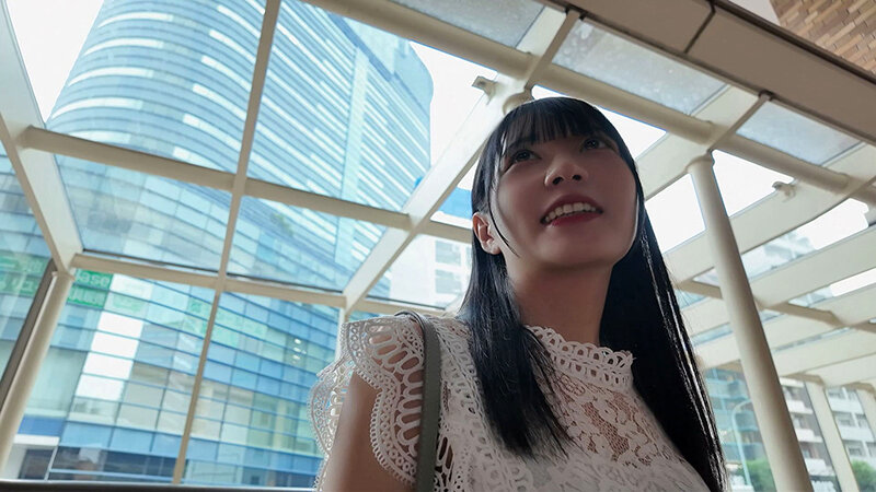 ナンパ即パコ05 学生でコンカフェでも働く彼女は「可愛いんで何でも似合っちゃう！」よくナンパされちゃうスレンダーの綺麗な乳首を勃起させてハメまくる！もえかちゃん