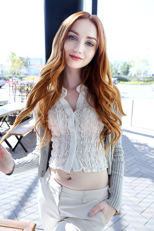 LAの高級車ディーラーで働く美肌の赤毛女子に生ハメセックス！！スカーレット（27）