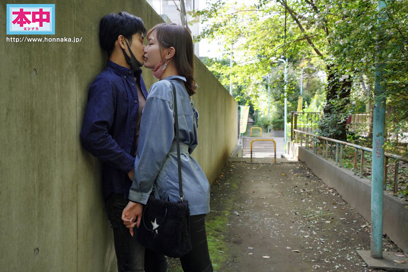 ちんちんおっきしたらホテル行きだよ 彼女が在宅中、昔の好きだった先輩に誘われて密着囁き野外デートで勃起したら即ラブホゲームに負けて何度も何度も中出ししてしまった。 美谷朱里美谷朱音（美谷朱里）