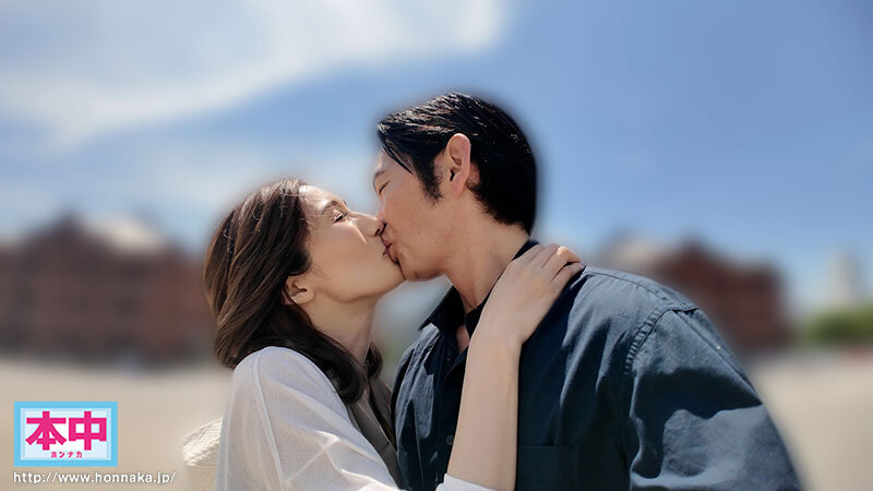 絶対バレてはいけないのに、中出し…中学の娘の担任教師と朝まで火遊び不倫デート JULIAJULIA