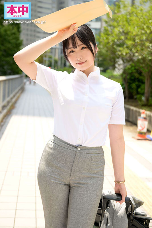 私、就活の合間にAV出演します 地方から企業面接のために上京して来た女子大生。面接と面接の空き時間に中出しAVデビュー！！ 南紫音南紫音