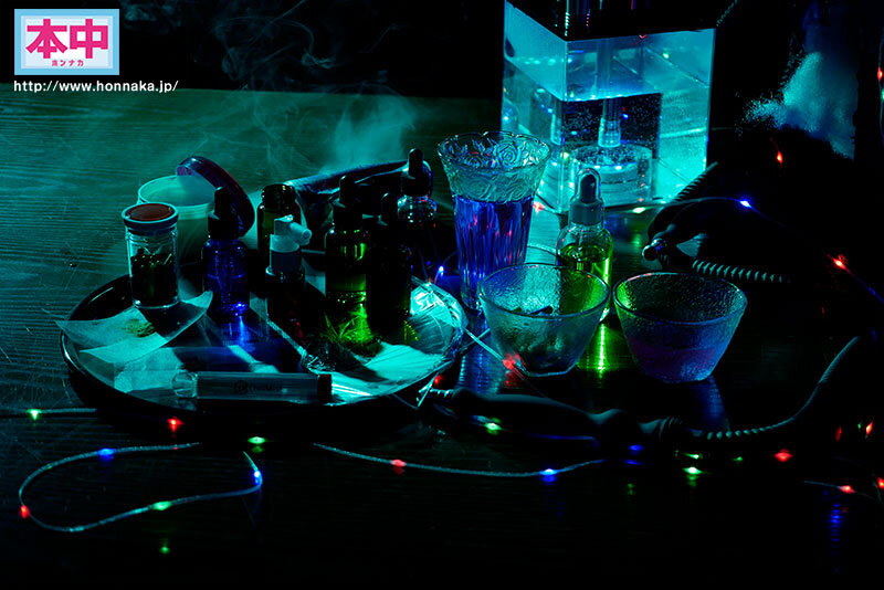 七瀬アリスの体内に10種類の媚薬を注入！どんどん下品にキマりまくる7変化 濃縮媚薬マン汁だらだらで相手のチ●ポもキマって止まらない中出しと射精30発七瀬アリス