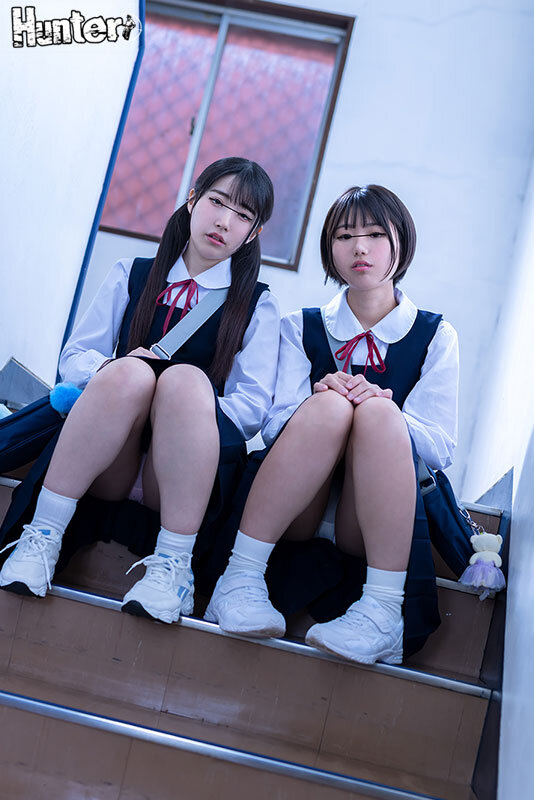 ゲーセンで知り合ったうぶ学生にいたずら！親に反抗期全開の大人になりたがるうぶ学生にいたずらしまくり！AV＆エロ本を見せつけチ○ポも見せつけフェラさせたり！言う事を聞かない時はビンタや喉奥イラマ！更には顔射、イラマ漬け喉奥発射、中出しまでしちゃいます！