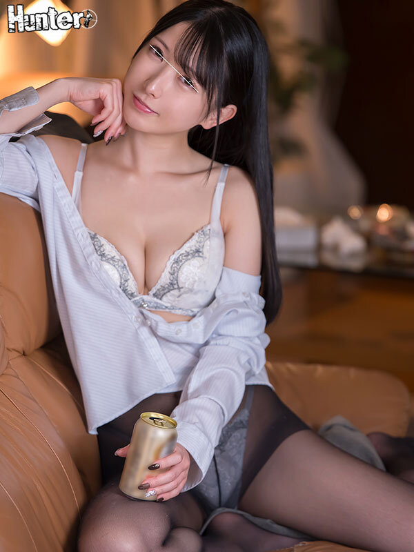 職場ではクソ真面目なのに家では超ズボラな姉が弟の童貞チ○ポで爆イキ大絶頂！姉が弟の初めてを奪うって…なんかいやらしいシチュエーション…