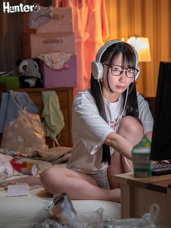 親の再婚でボクに義妹ができた！ただし部屋から滅多に出ない引きこもりの腐女子。当然、コミュ障なのでボクとの会話は最低限。でも性欲は旺盛で、たまに部屋の扉に「今日したい」と書かれたメモが…