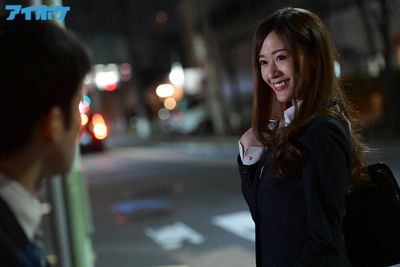 「終電ないなら、ウチ来なよ？」僕の恋人が家で待ってるのに、終電を逃がし憧れの美人女上司の家に泊まる流れに… ノーパンノーブラ部屋着に興奮した絶倫のボクは一晩中ヤりまくった。。。 希島あいり希島あいり・栗山絵麻