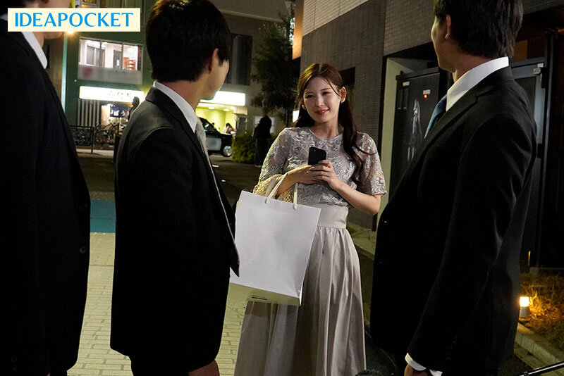 「皆でHしようよ」 結婚式の二次会宅飲みで発情したヤリマン未婚女が男全員喰う。 怒涛の精子搾り取り！！ 明里つむぎ明里つむぎ