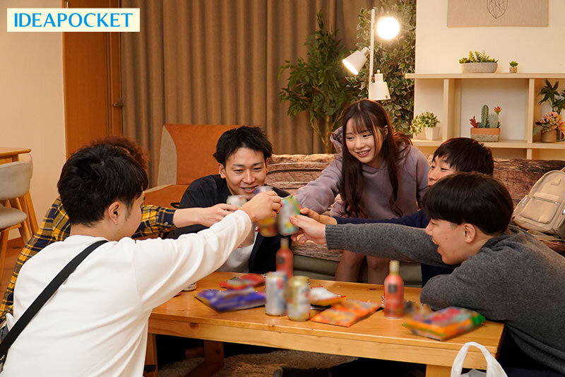 「女1人で参加したのが間違いでした…」 宅飲みで同級生達に廻された女子大生。 佐々木さき佐々木さき